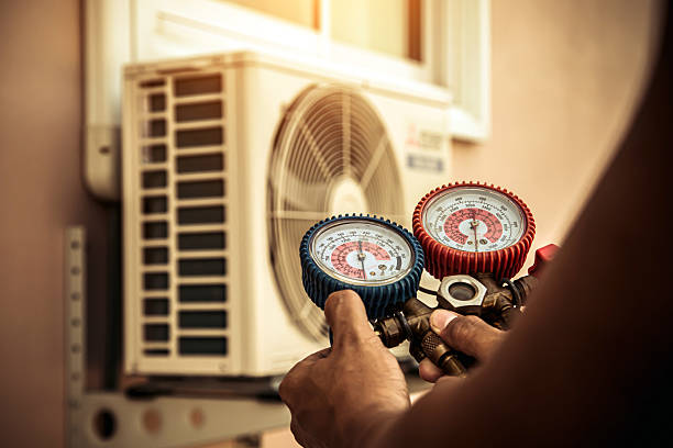 Professional Hvac technician working in Chalfont, PA